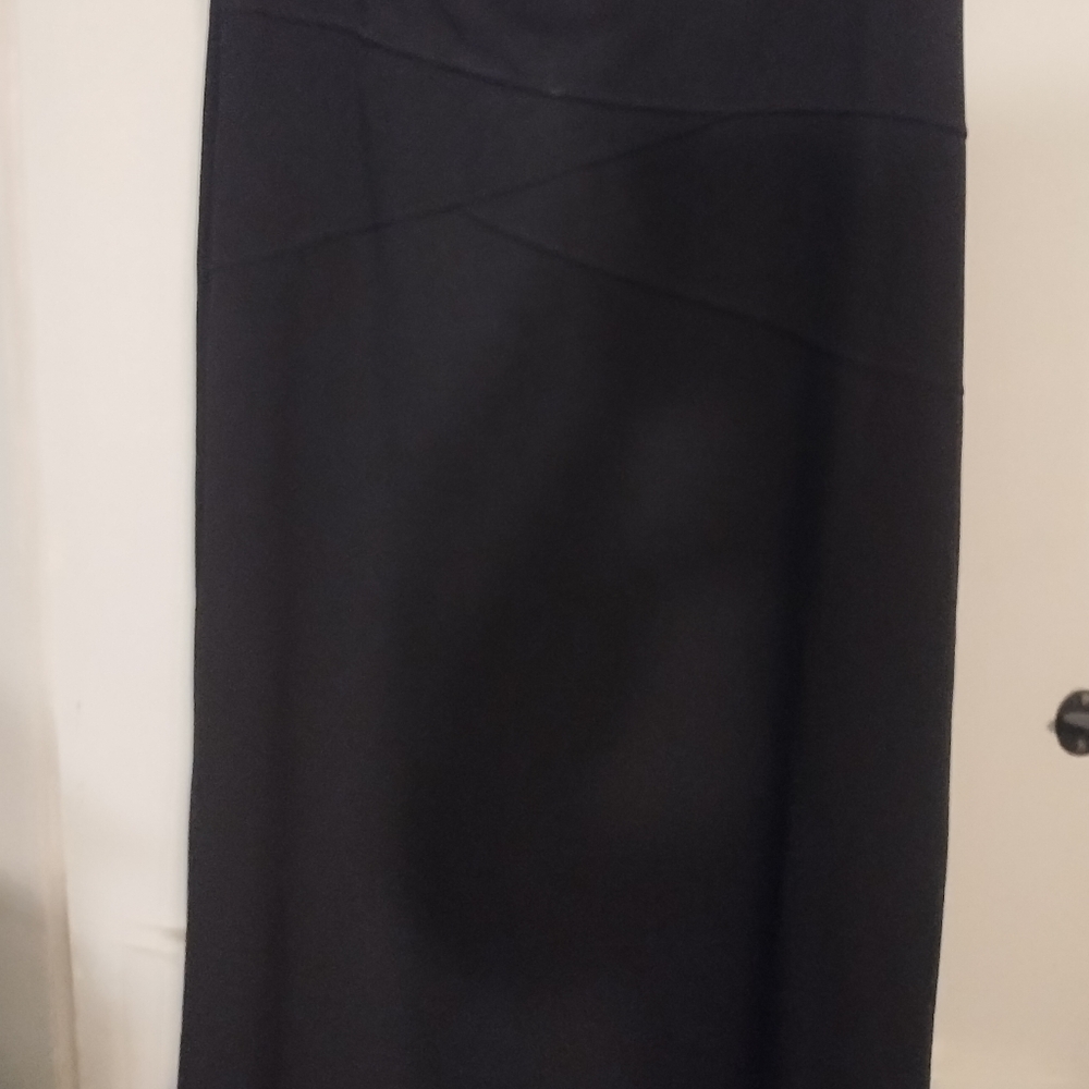 Basic Black Maxi NYCC skirt - Picture 2 of 4